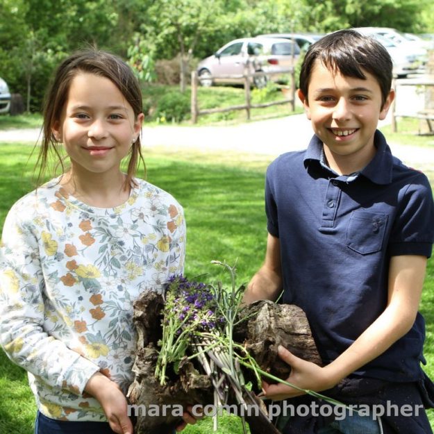 Elisabetta e Tommaso Cudini, vincitori del 1° Premio per la migliore composizione degli asparagi raccolti