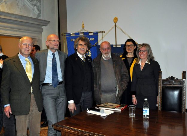I cinque presidenti dei Club Rotary di Pordenone con Tony Capuozzo