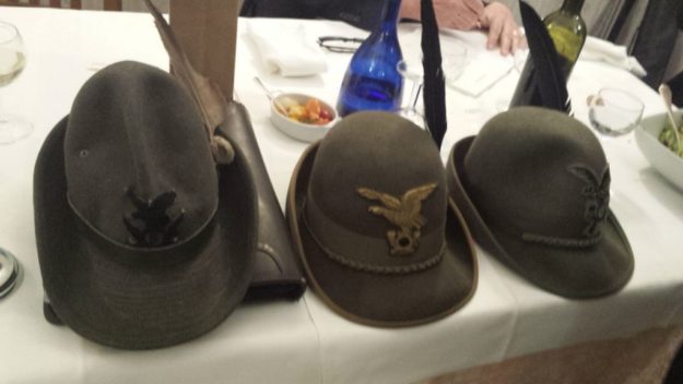 I cappelli Alpini alla serata del Rotary